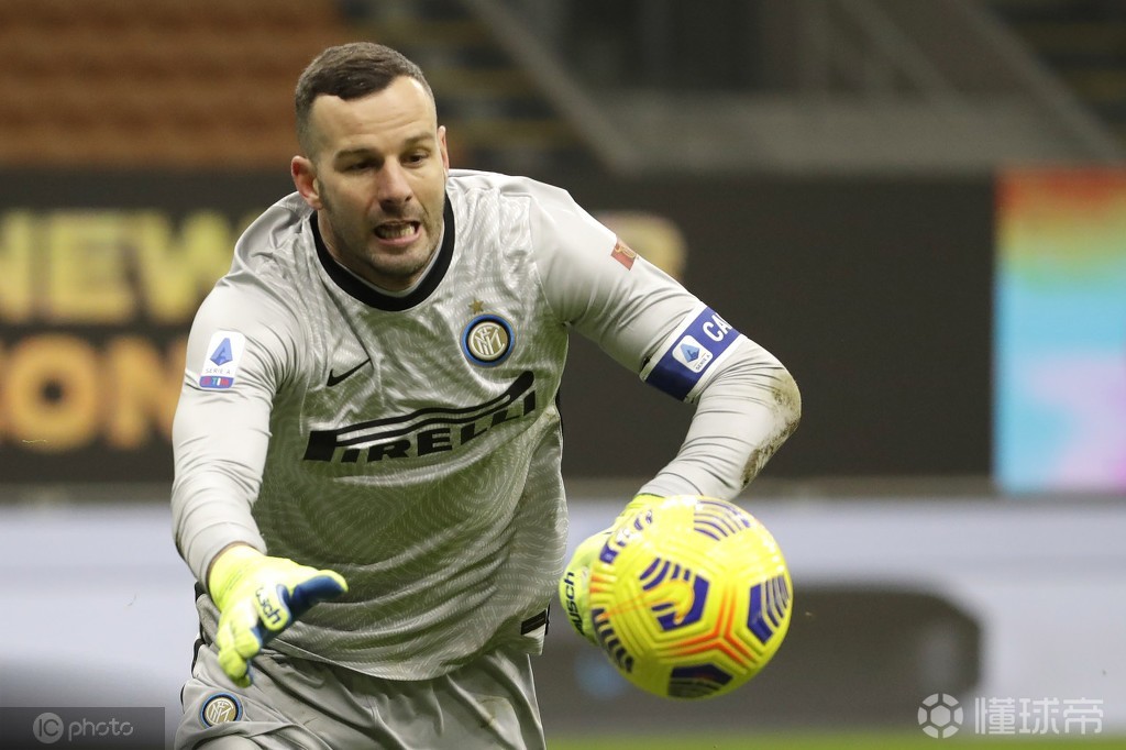 开云官方网站-关于赛后巴塞罗那调整名单以备意甲;迎来里程碑环节打磨;引发热议;临场指挥获称赞的信息-开云官方网站